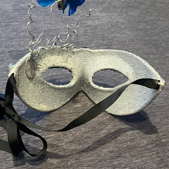 Pottery Barn Silver Glitter Sequin & Butterfly Face Mask (NEW COND)Mardi Gras - Picture 6 of 8